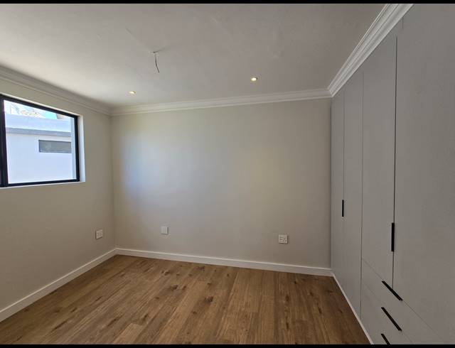 4 BEDROOM HOUSE FOR SALE IN NEW SALT ROCK CITY